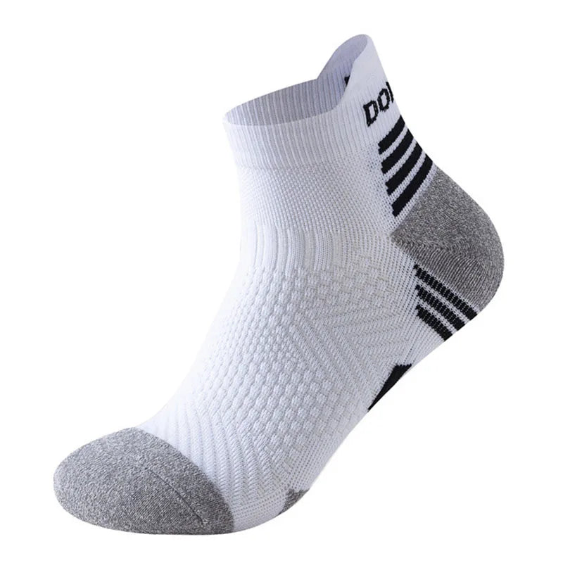 Advanced Running Socks with Enhanced Ventilation and Comfort for Active Individuals
