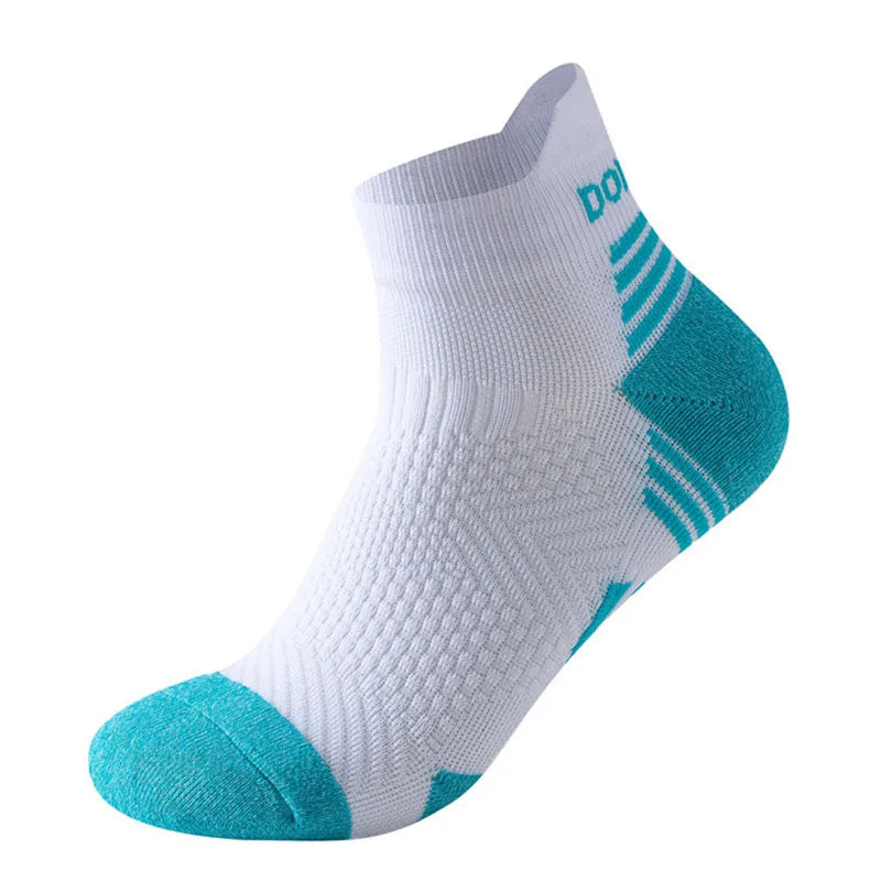 Advanced Running Socks with Enhanced Ventilation and Comfort for Active Individuals