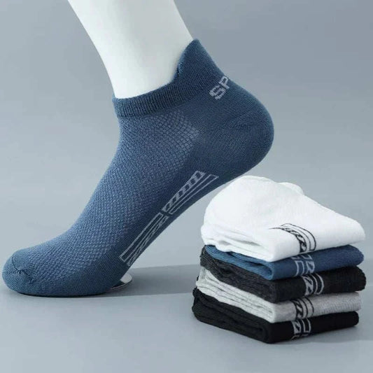 5 pairs of high-quality men’s ankle socks in breathable cotton, displayed in various colors with sports mesh design.