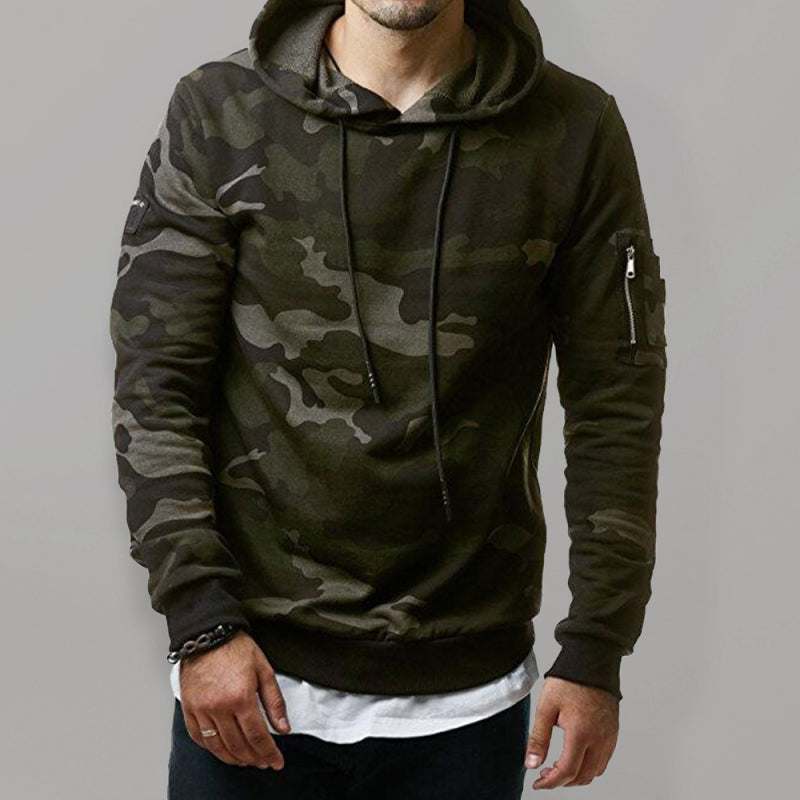 Men's camouflage long-sleeved hoodie with pocket, 100% polyester, hooded collar.