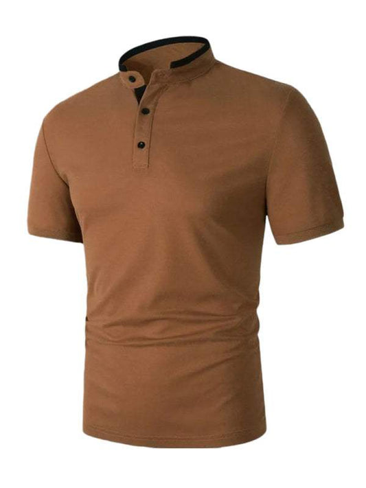 Men's solid color short-sleeved stand-up neck knitted polo shirt in brown.