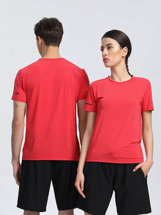 Loose, breathable, quick-drying fitness t-shirts for men and women in red.