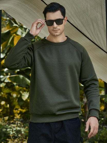 Classic Comfort Men's Raglan Sleeve Crew Sweatshirt - Perfect for All Seasons