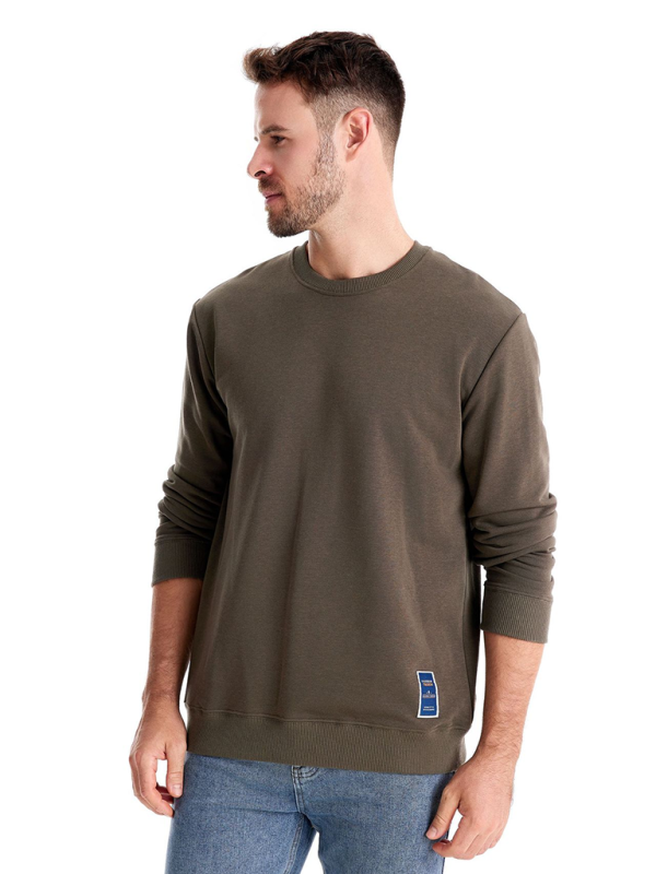 Relaxed Fit Solid Color Round Neck Long Sleeve Sweatshirt for Men - Perfect for Autumn and Winter Cozy Comfort